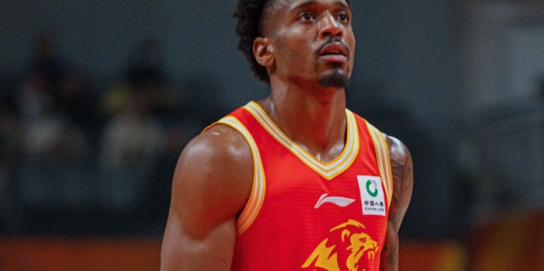 完美世界竞技官网-联赛第一！广厦大胜送四川15连败 孙铭徽14+8胡金秋7中6