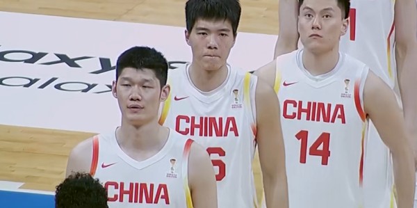 完美世界竞技官网-比张镇麟还差！中国男篮逆转夜最失意之人：失误被换下 出场30秒