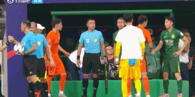 完美世界体育平台-替补登场战旧主！侯永永替补上场，国安玉昆半场各换2人